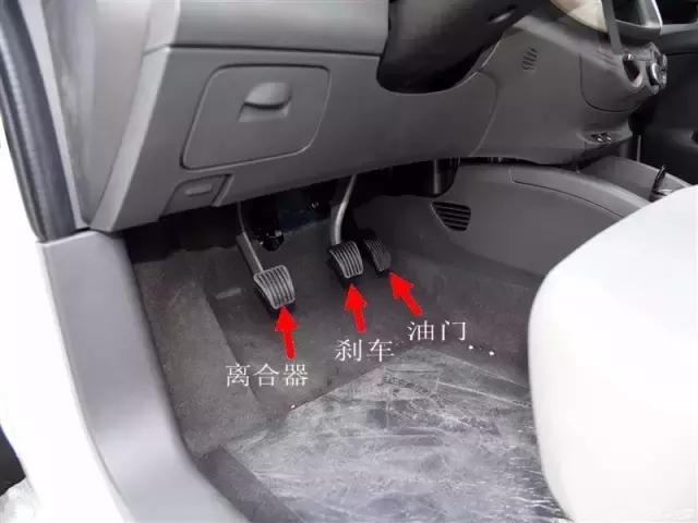为什么有些自动挡的车也有离合器,开了这么多年车原来方向盘有问题