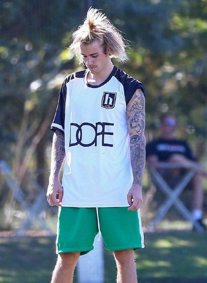 彻底放飞自我腾格尔完整版,比伯现在的状态