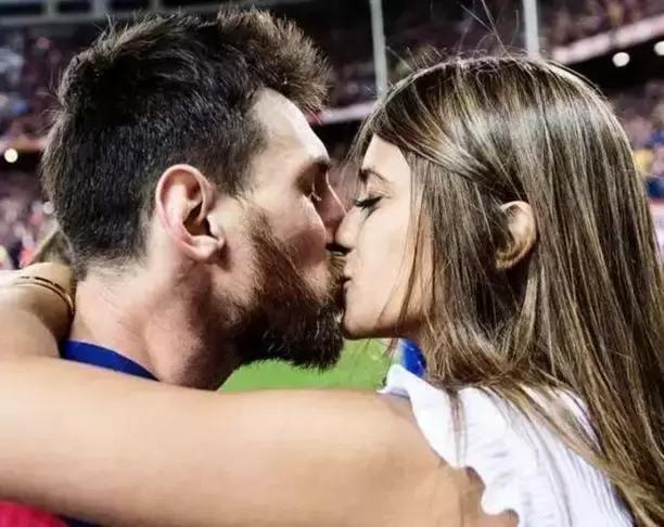 梅西内马尔苏亚雷斯马拉多纳小罗,梅西的成就和马拉多纳谁更厉害