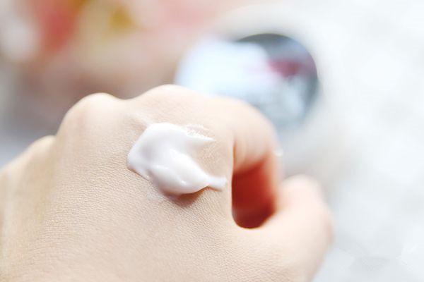 淡化颈纹颈霜排行榜前十名,黑天鹅颈美颈霜