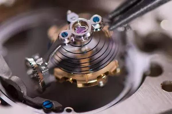 表中机芯字母z和s的区别,机械表机芯刻着NN是什么意思