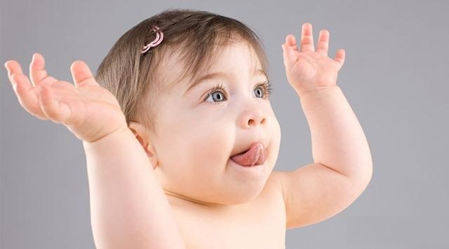 如何判断宝宝大舌头,宝宝发音不准剪舌系带图解