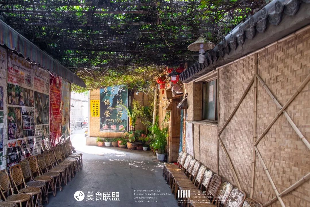 昆明闹市这家12年老店,独创傣式火锅一年只卖89天,大闸蟹涮着吃