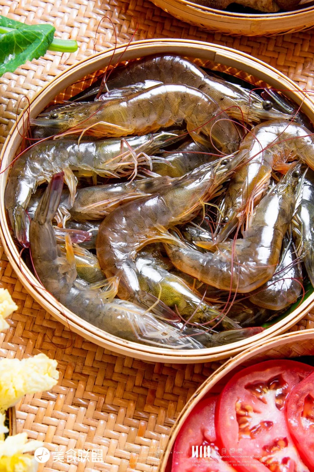 昆明闹市这家12年老店,独创傣式火锅一年只卖89天,大闸蟹涮着吃