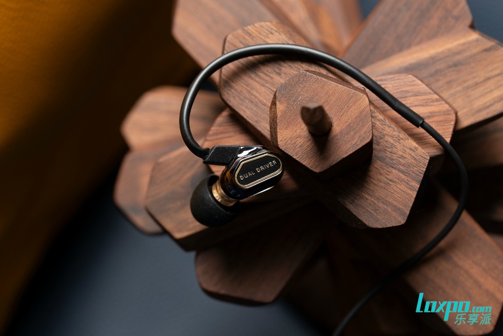 蓝牙耳机山水哪款更值得购买,百元价格体验高解析均衡蓝牙耳机