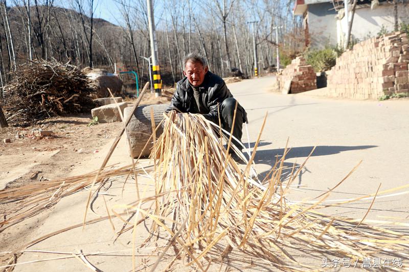 嵩县最后的席匠72岁蹬磙子编卖苇席