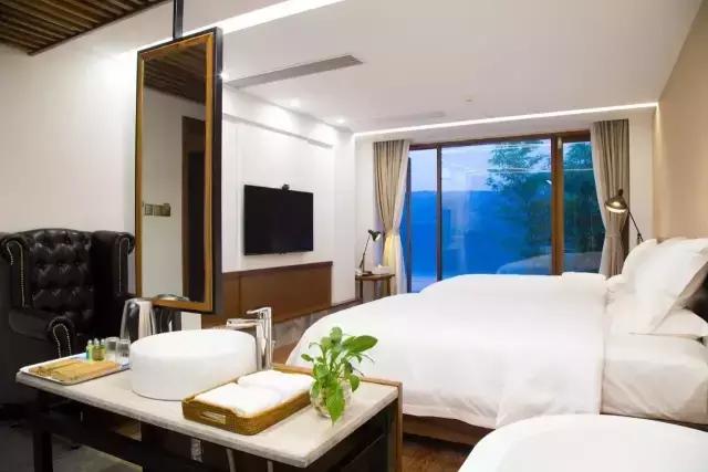 大叔为钓鱼买下一座岛,40岁大叔100块改造房间