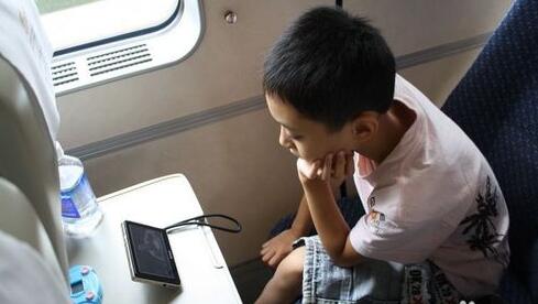 一个人火车硬座如何打发时间,一个人坐高铁怎么打发时间