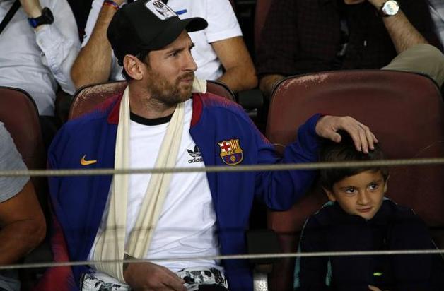 B罗“睡罗汉”式救球,梅西乐开了花,苏亚雷斯一脸懵逼!