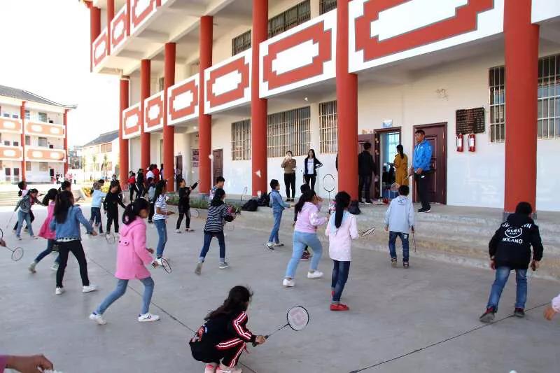 爱心成就梦想教育创造未来,爱心凝聚力量希望成就未来