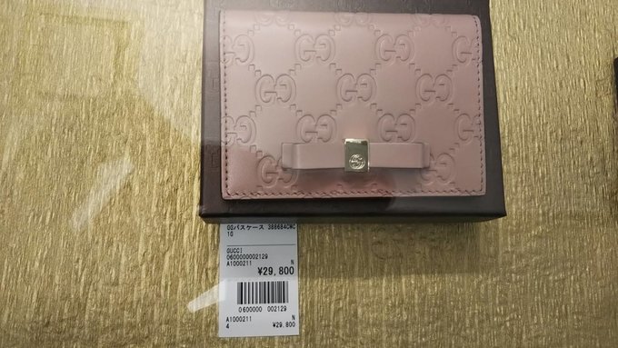 原来冲绳的二手中古店这么好逛，几百块巴宝莉，LV旅行包才4千！