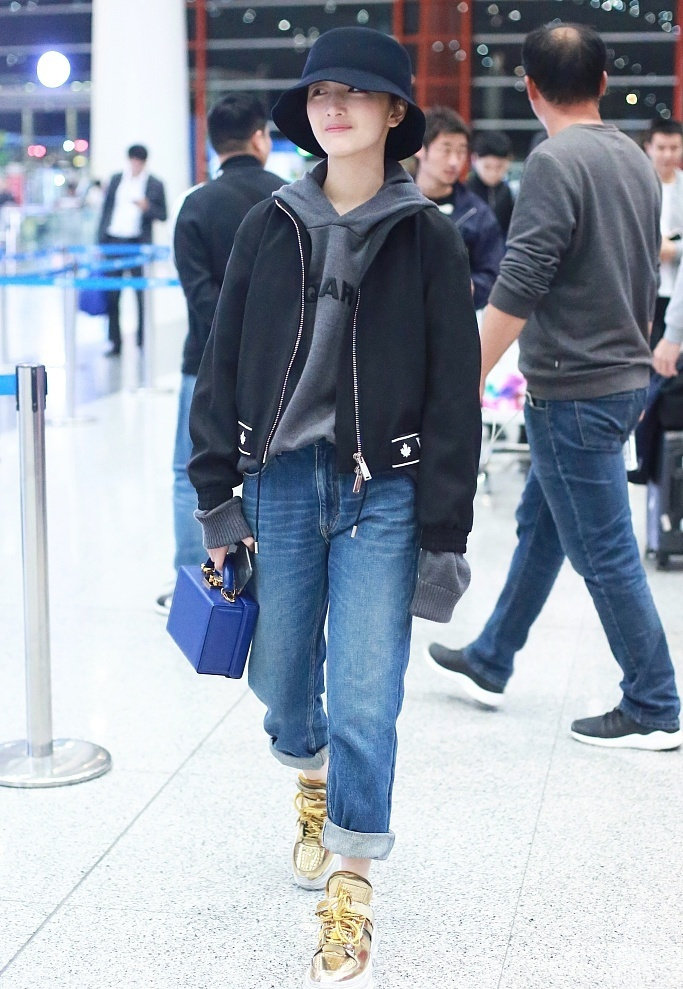 26岁周冬雨自信正视平胸,“我的胸是和我的身材匹配的!”