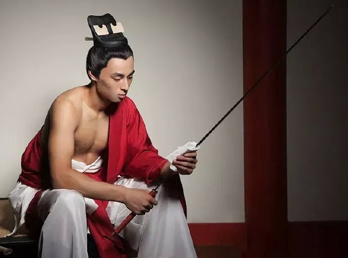 11年复原200套汉服,年轻人重新找回断代300年的汉服