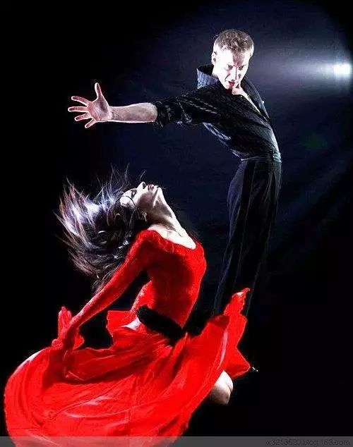 拉丁舞的服装怎么那么少,拉丁舞服装都有哪些