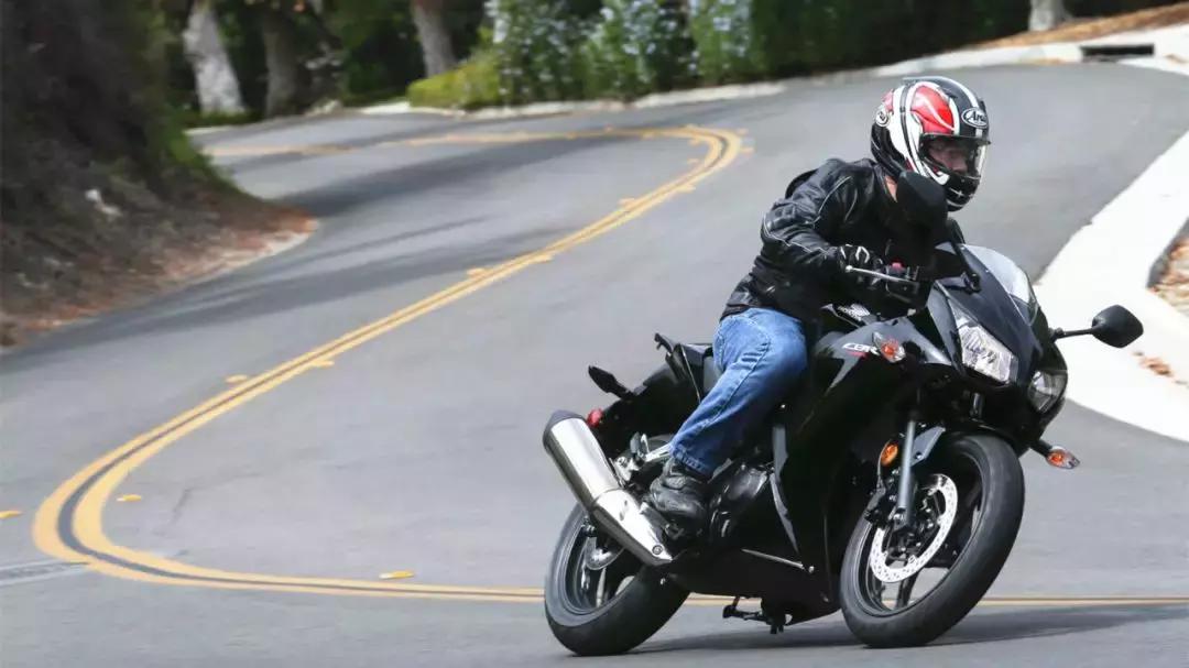 秋季骑摩托车怎么搭配衣服,夏日骑行复古摩托衣服搭配超帅