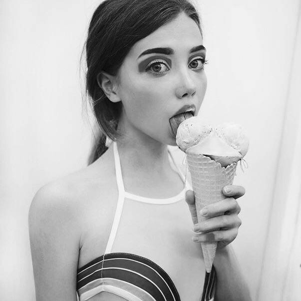 女人品位很高的头像好看唯美意境,女生专用的精致头像意境