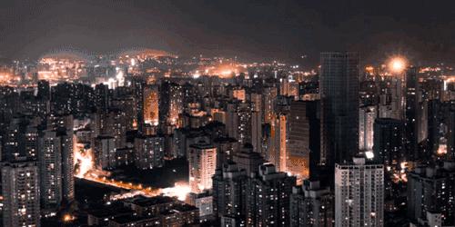 这是个很难让人心平气和的时代，你知道30岁月薪5万的人经历过什么