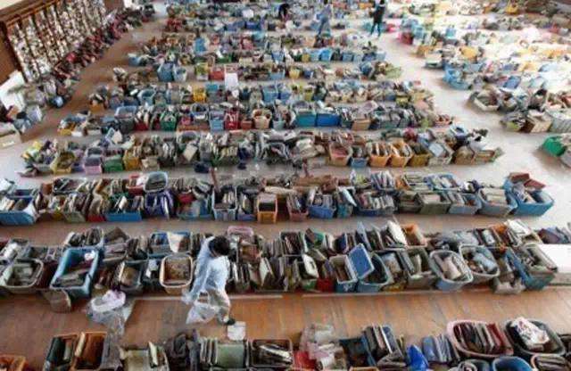 国外情侣买旧物发现6枚钻戒各国发生同样的事怎么处理