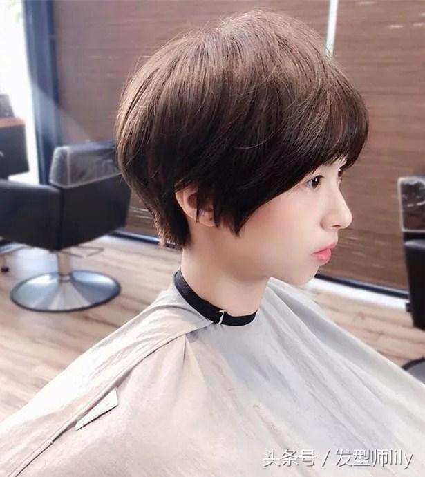 适合发量多且蓬的短发烫,露耳短发蓬松烫什么样的