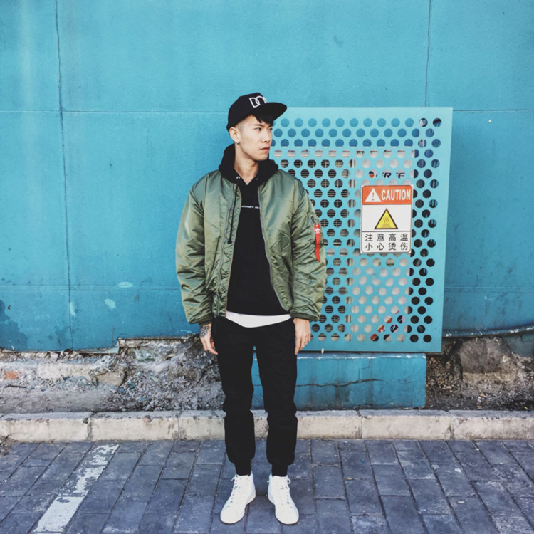 这种又舒适又时髦的卫裤请给我来一打好吗？