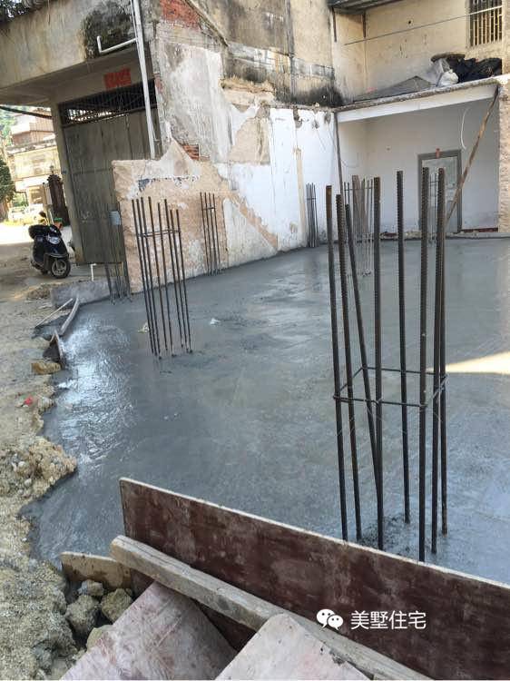 农村三层自建房旧房改造全过程,农村旧房翻修屋顶造别墅