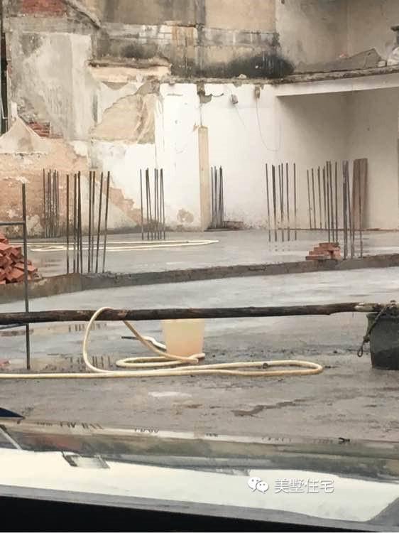 农村三层自建房旧房改造全过程,农村旧房翻修屋顶造别墅