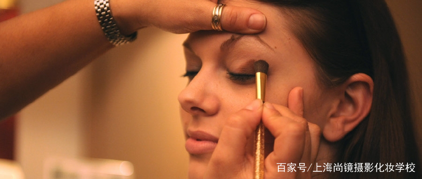 化妆学校哪里比较靠谱包就业,有几家化妆培训学校