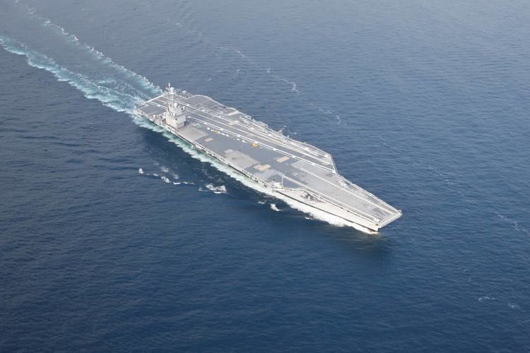 最大航母容纳多少人,全球最大航母排水量