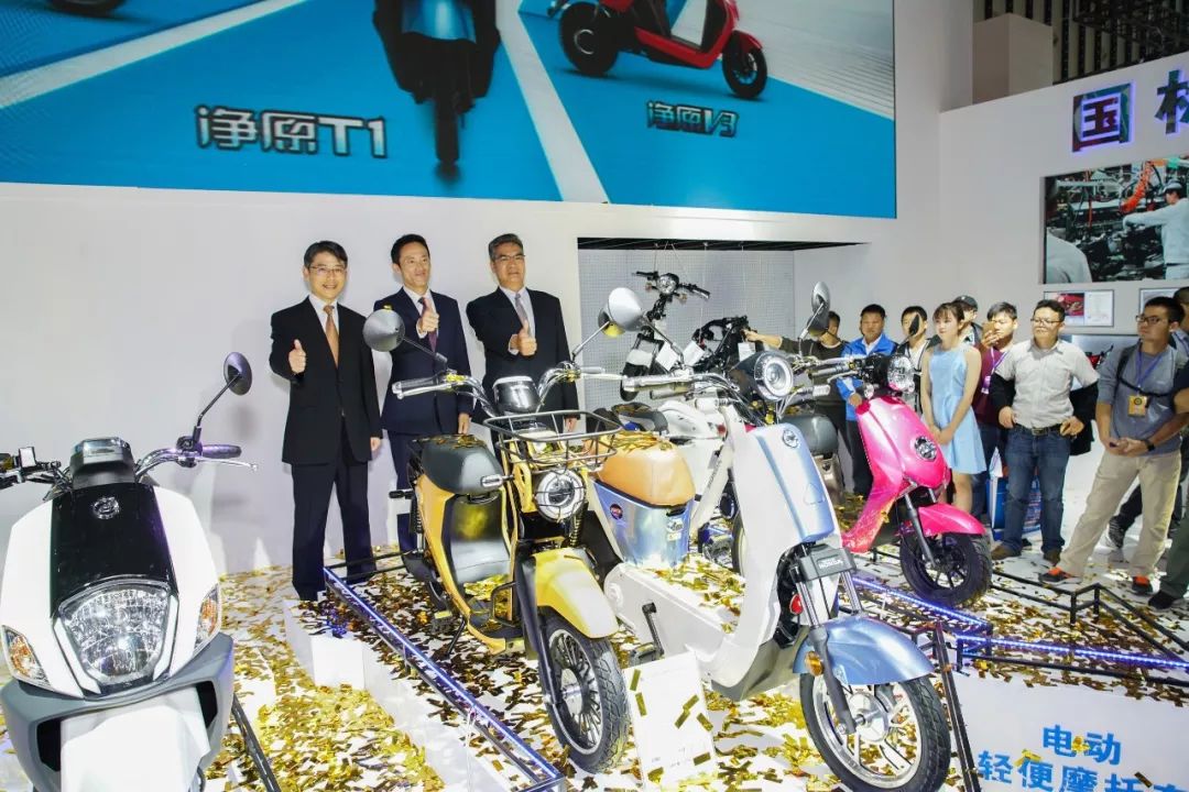 五羊本田最新款电动自行车,电动三轮电摩