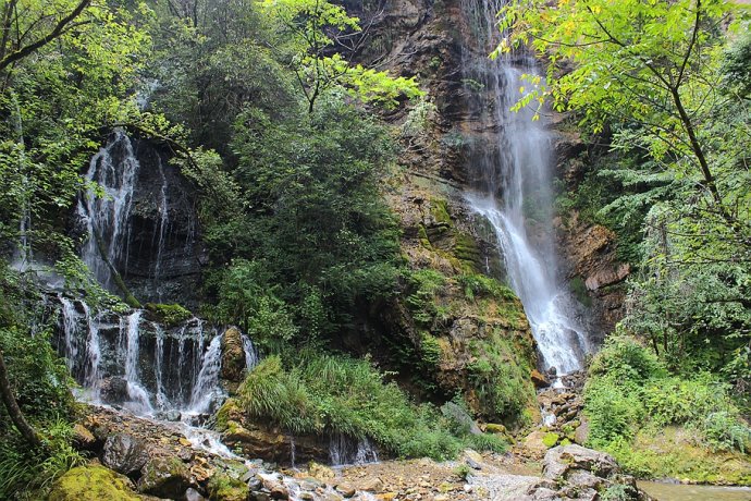 天生桥自然成形的石桥,天生桥喀斯特