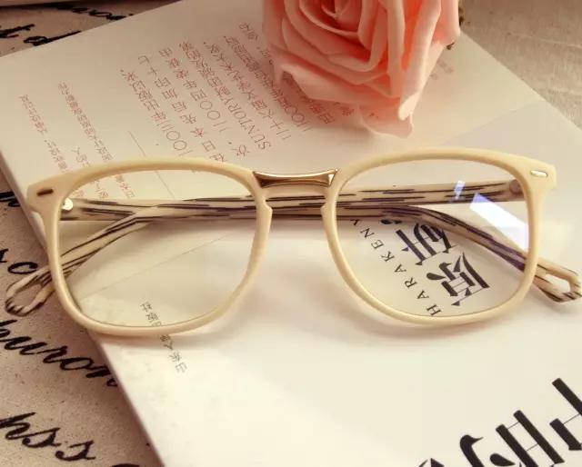 认识没多久的女生问你借钱,如果喜欢的女生问你借钱