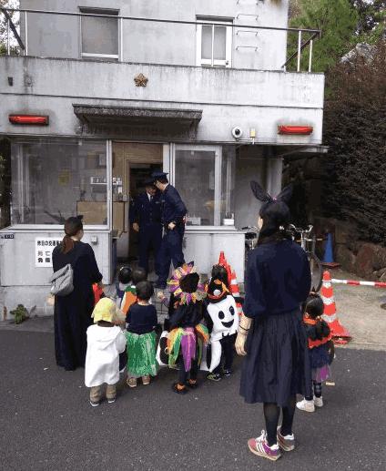 「南方资讯」日本东京万圣节上演‘百鬼夜行’，5名绅士失手被捕