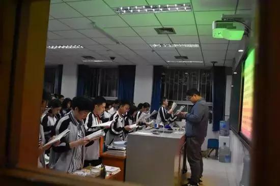 凌晨五点的衡水中学和北京四中,你见过凌晨5点的衡水中学吗