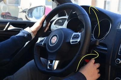 方向盘被锁打不着火怎么处理,方向盘锁住了打不开车怎么办