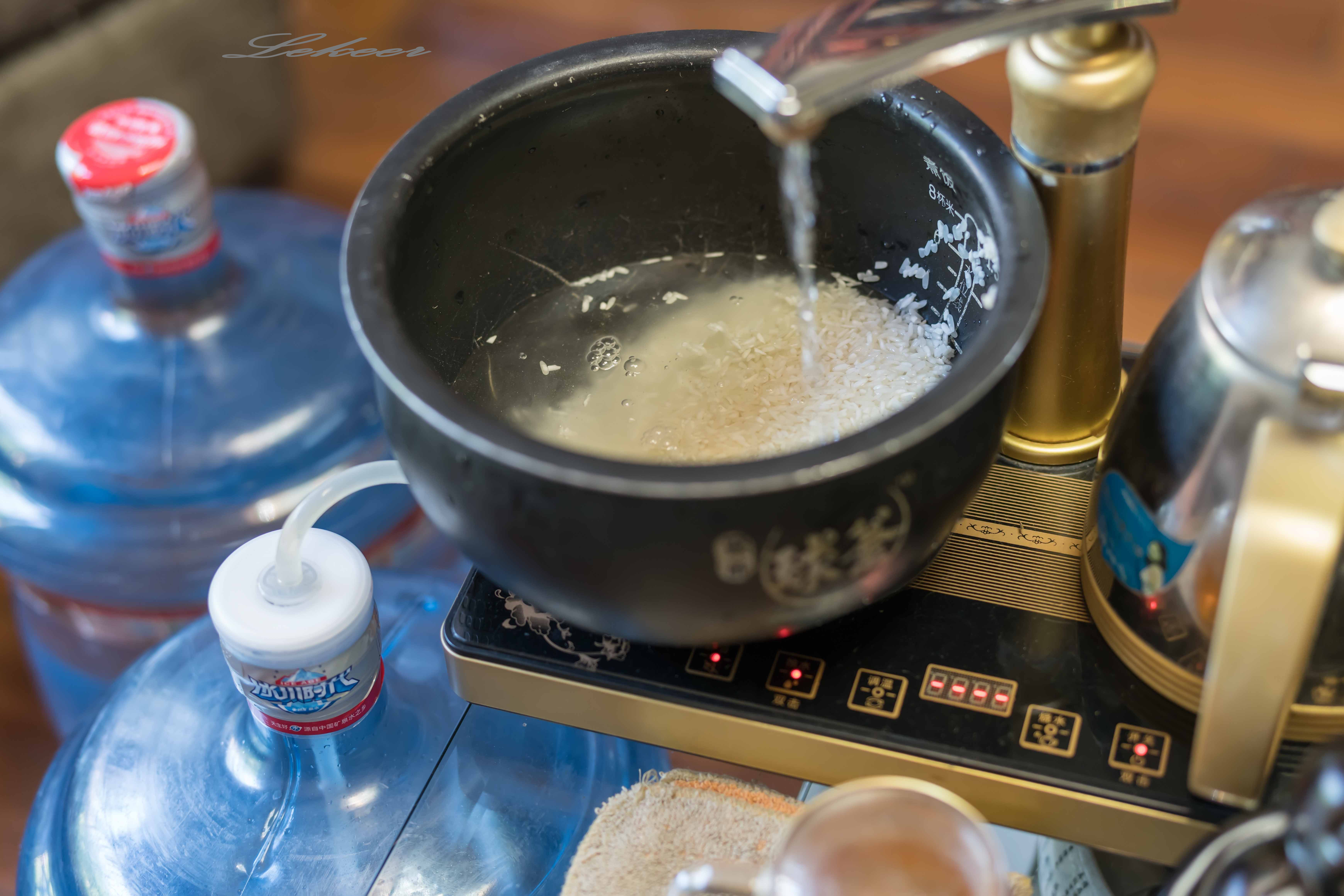 桶装水开封三天细菌比自来水高,桶装水没开封半年喝了会怎样