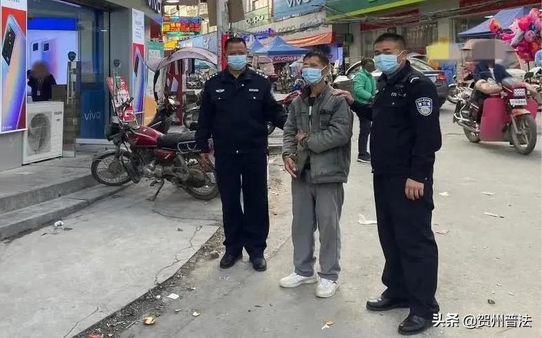 【文明与法】贺州一男子故意朝着流浪汉喷尾气，结果……