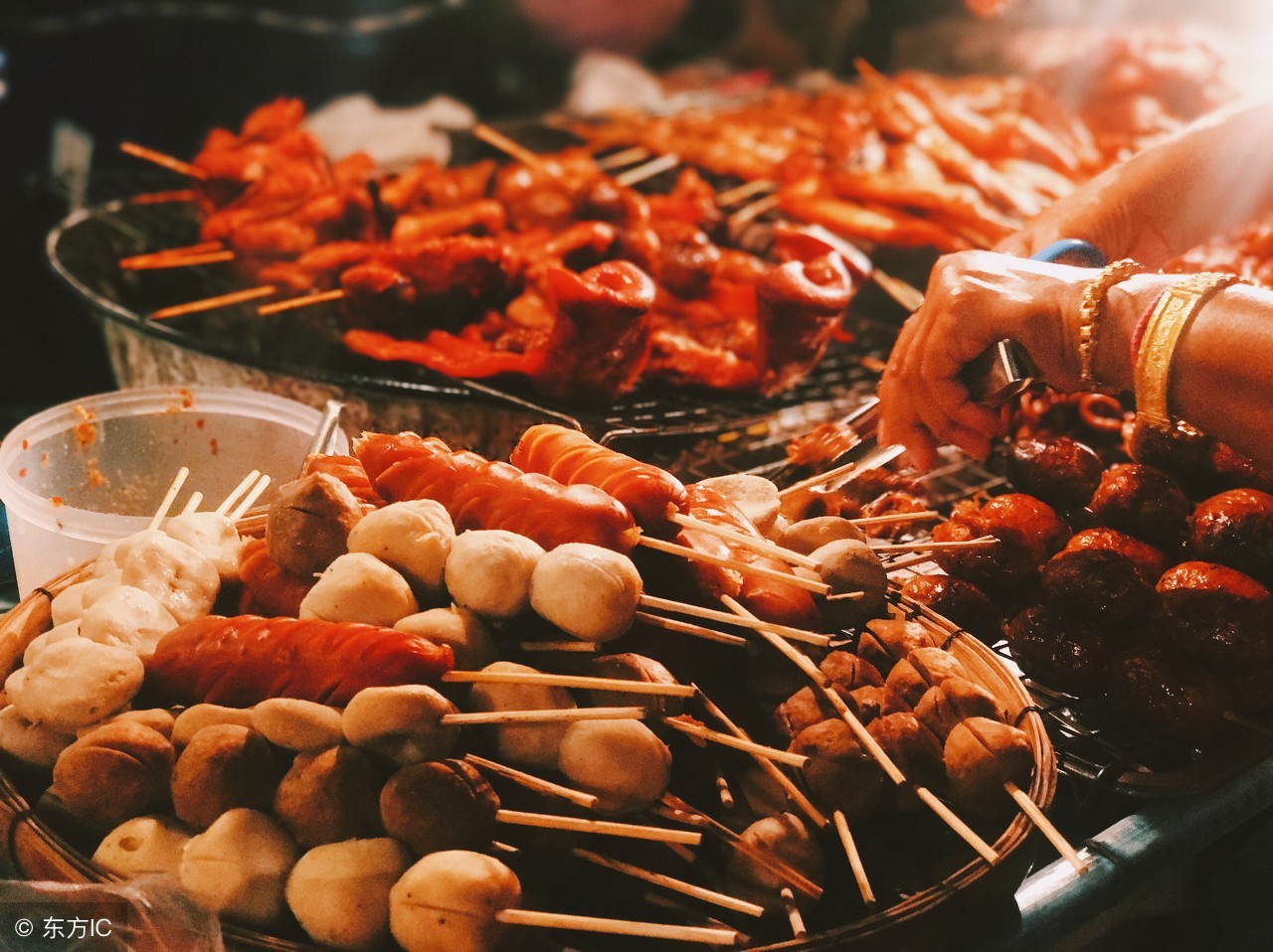 夜市摆摊赚钱的项目,夜市卖什么最赚钱最受欢迎