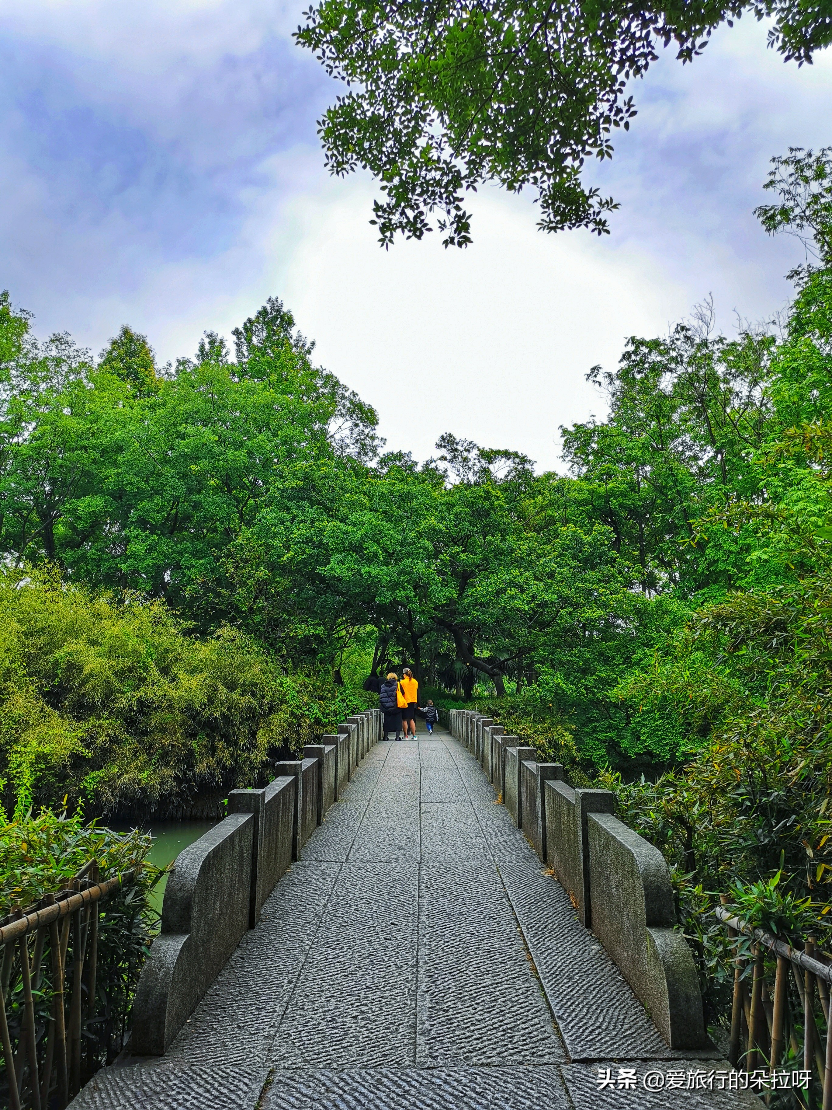 一曲溪水,一曲溪流一曲烟的意思