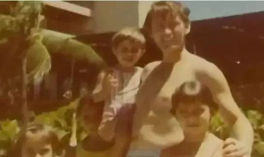 戴15元手表，租一居室，秘密捐出560亿，他真正活出了上帝的模样