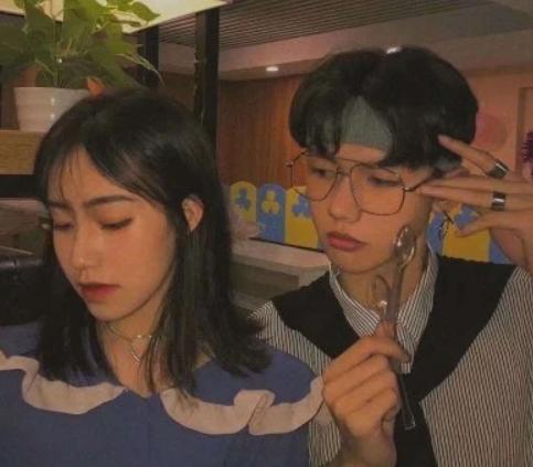 初中女生自认为好看的举动,经常做幼稚的行为很掉价吗