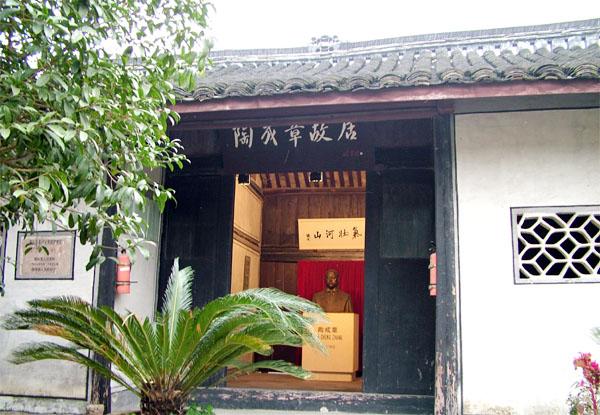 蒋介石首次杀手体验：浑身是汗脑袋一片空白，回到住所喝一瓶白酒