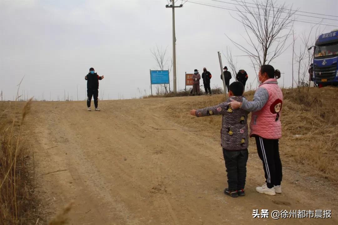 在车上过了14天，这9名徐州大货司机被人民日报点赞，感动上千万网友