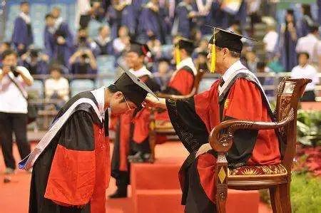 那些研究生是怎样走向崩溃的,那些研究生怎样走向崩溃的