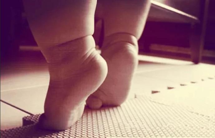 宝宝14个月走路o型腿怎么办,宝宝七个月腿不会扶走