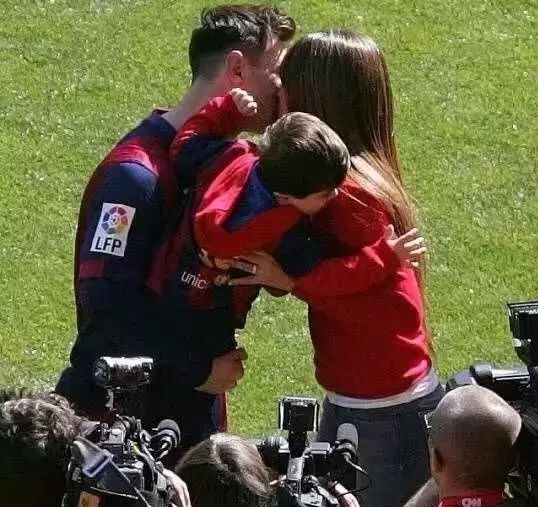 梅西有一个陪他几年的老婆,梅西30岁