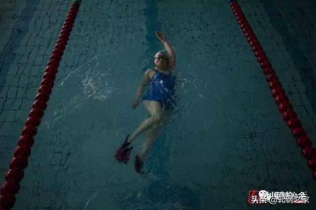 唐山钢厂停产下岗，有人月入8万，有人借钱生活