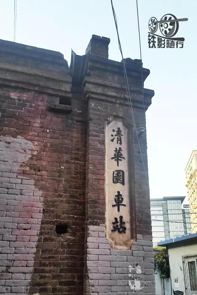 火车来了行人车辆请注意安全,行人车辆请注意火车就要来了