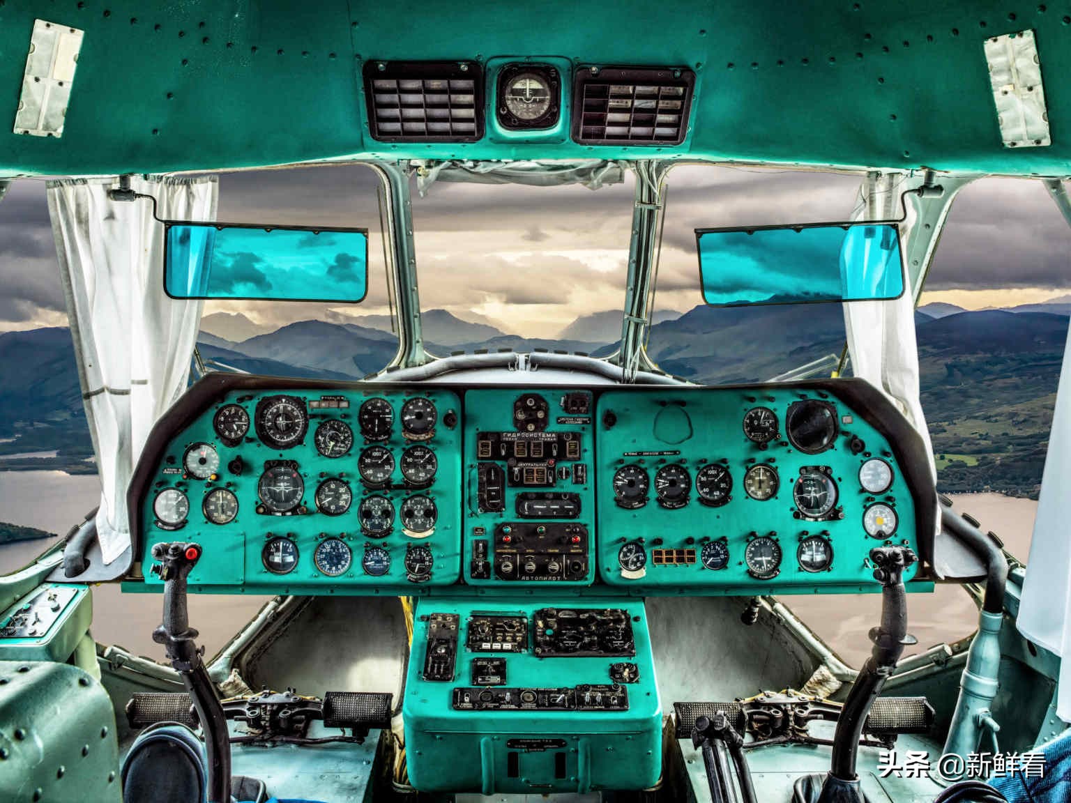 苏联空军高技术展示,苏联轰炸机座舱