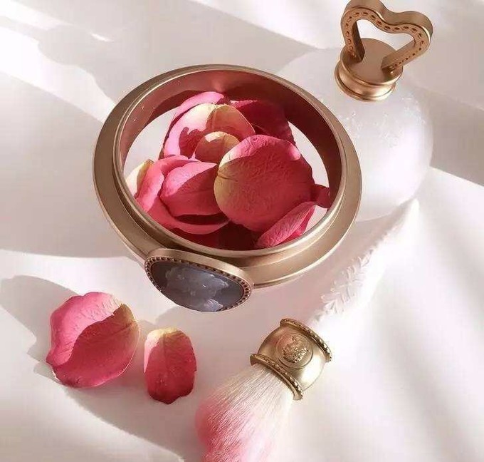 平价推荐彩妆眼影修容腮红三合一,好用健康的眼影彩妆推荐