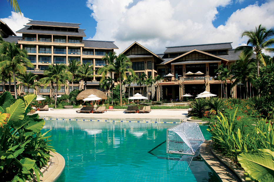 三亚希尔顿酒店多少钱一晚,三亚六月适合旅游度假吗